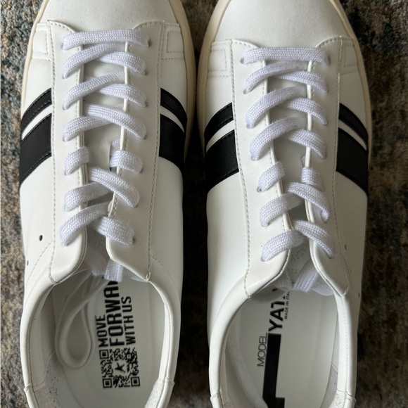 Golden Goose Model 1 - Low Top Sneaker - Picture 4 of 7